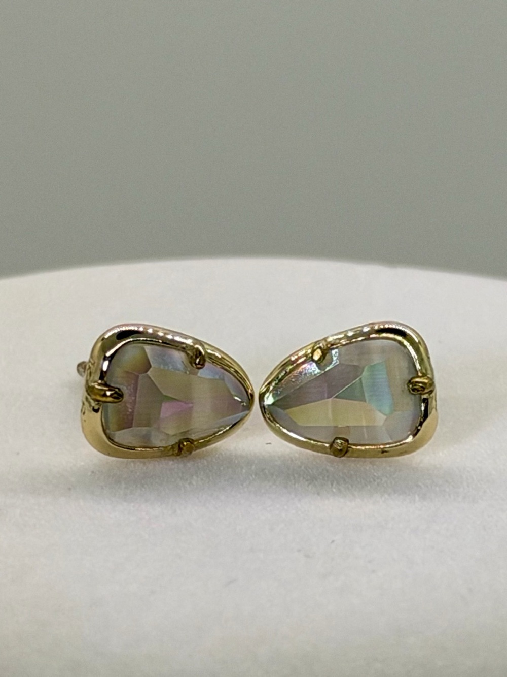 HTF Kendra Scott White Iridescent Hazel Gold Stud Earrings